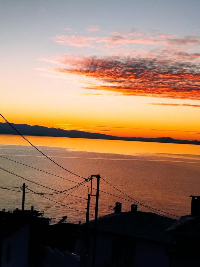 Με Θέα Το Ηλιοβασιλεμα 2 Villa Afissos Bagian luar foto