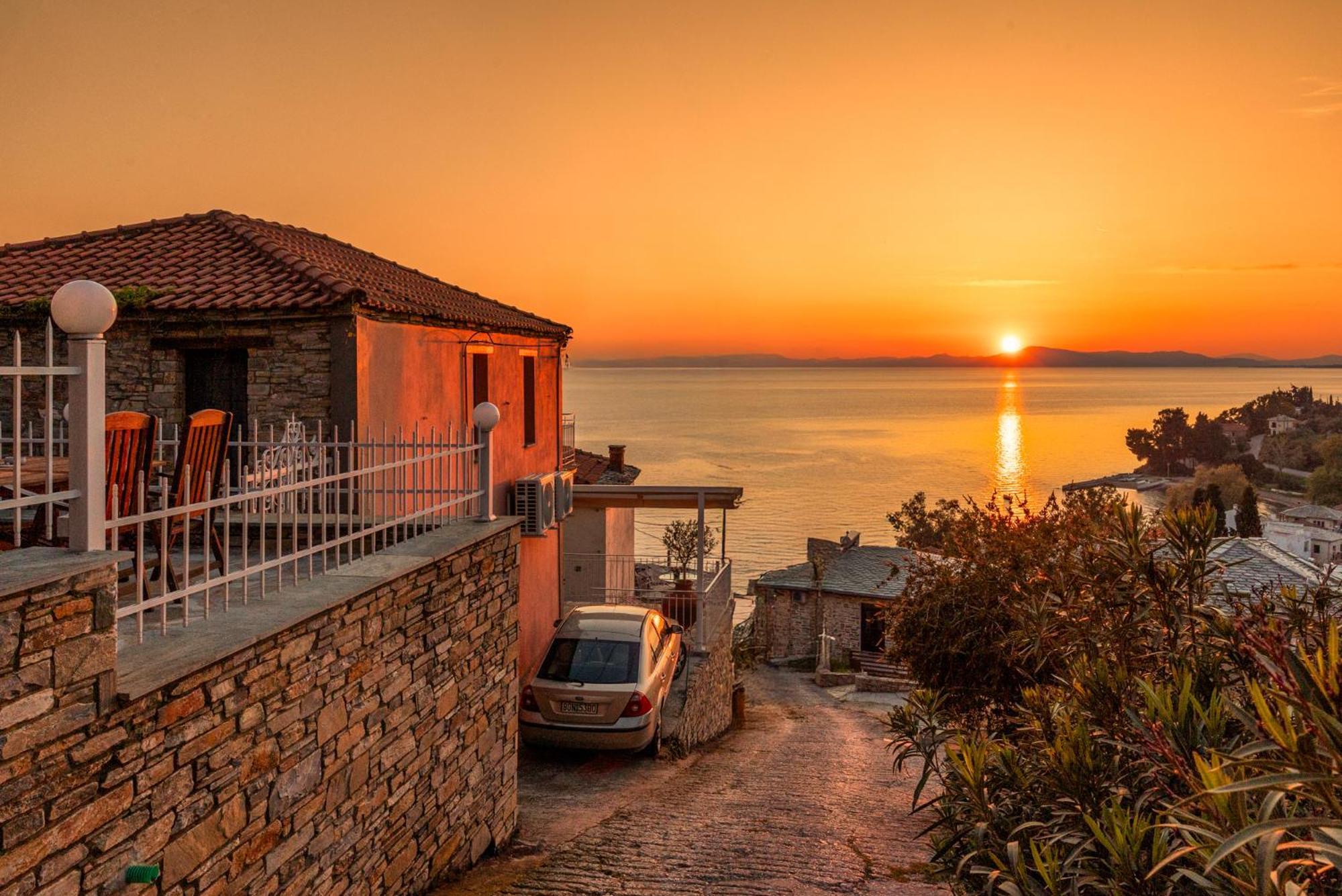 Με Θέα Το Ηλιοβασιλεμα 2 Villa Afissos Bagian luar foto